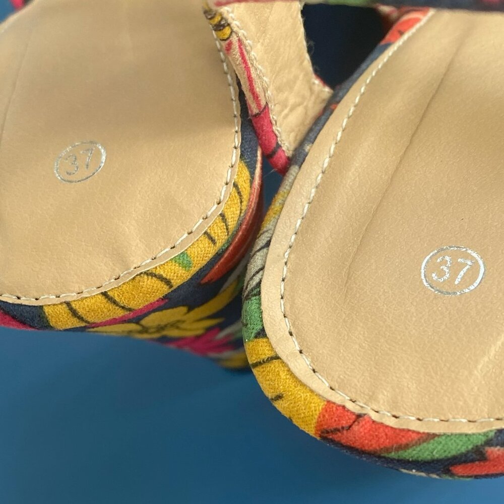 Flowery Platform Sandals, Size 7 - Picture 3 of 5